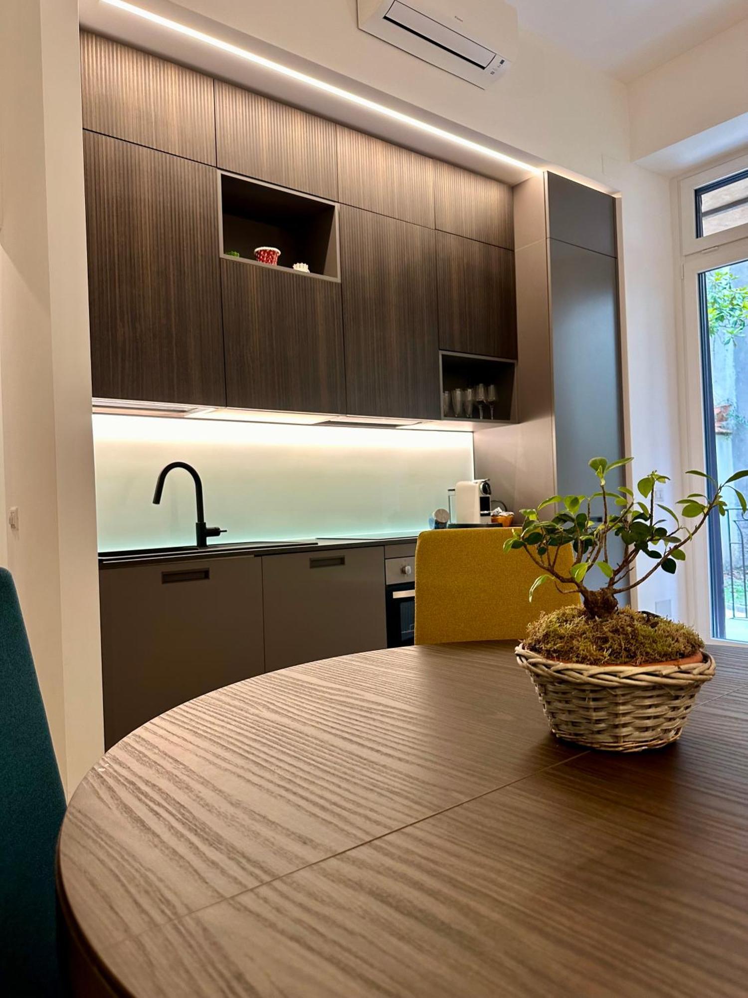 Lr Deluxe Apartments - Porta Venezia - Bilocale Con Giardino Privato Milan Extérieur photo