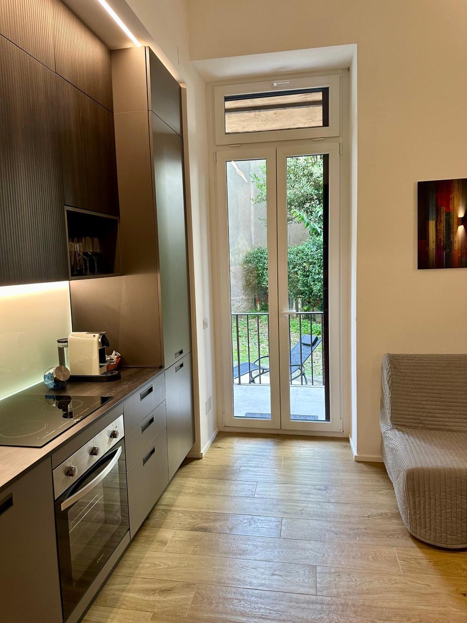 Lr Deluxe Apartments - Porta Venezia - Bilocale Con Giardino Privato Milan Extérieur photo