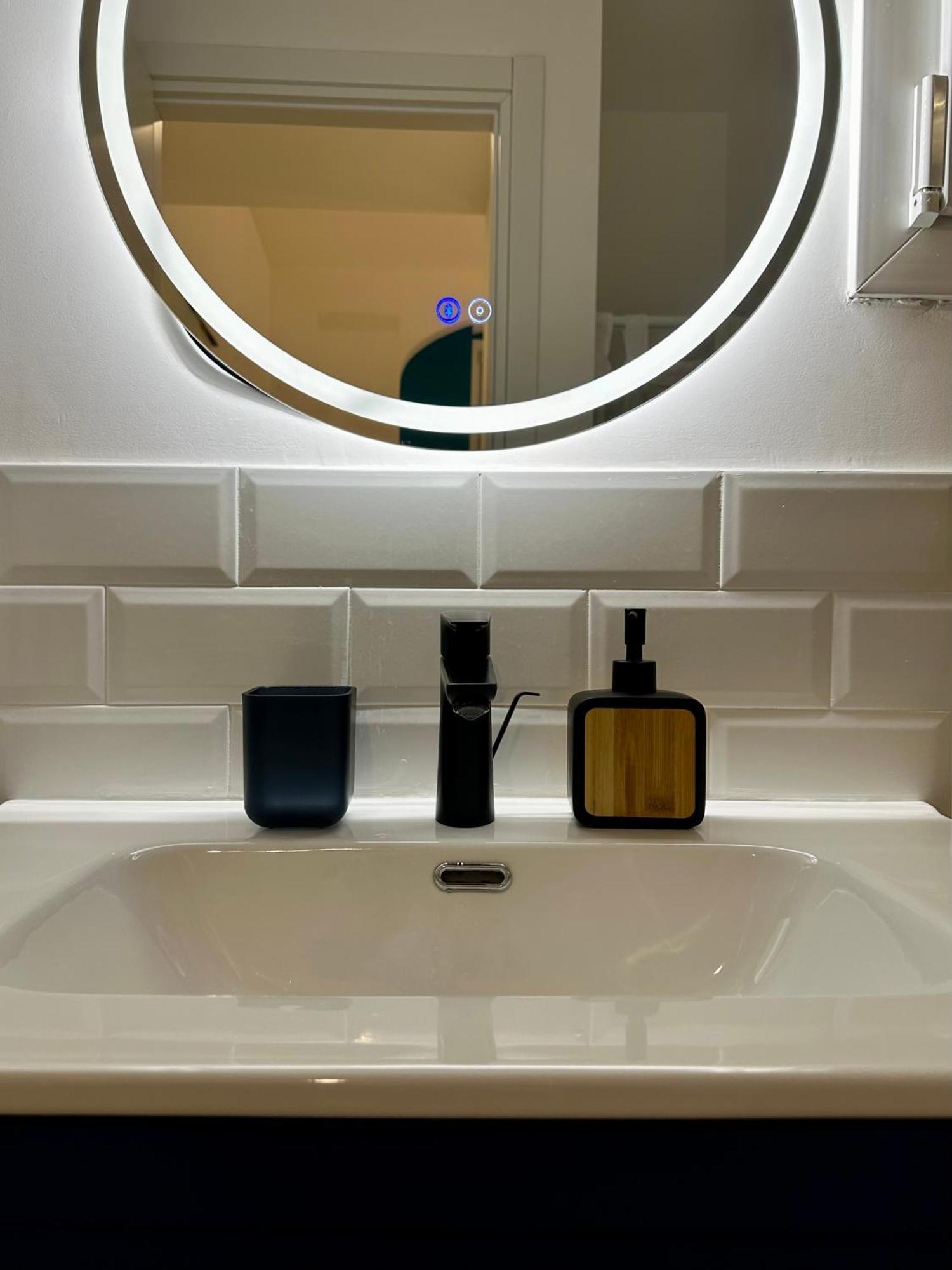 Lr Deluxe Apartments - Porta Venezia - Bilocale Con Giardino Privato Milan Extérieur photo